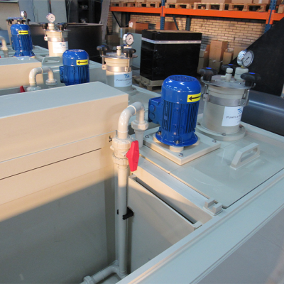 Procesbaden Met Filterunit Van GP Pumps & Filtration